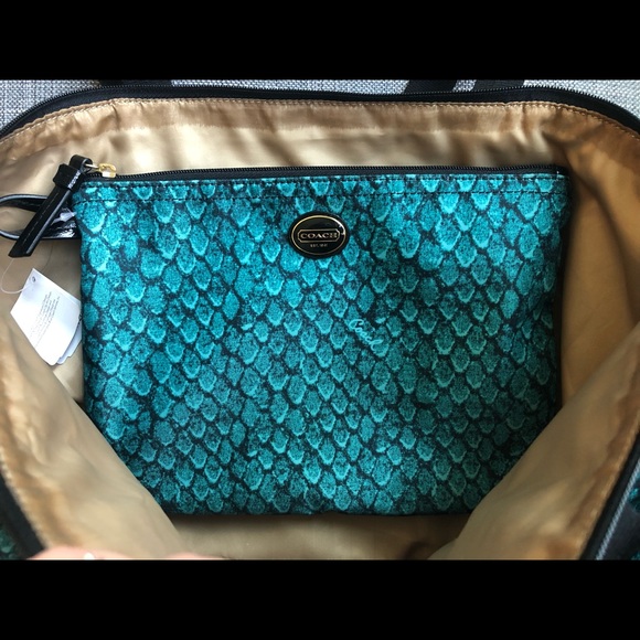 Coach purse with removable inner pouch/clutch - Picture 6 of 14